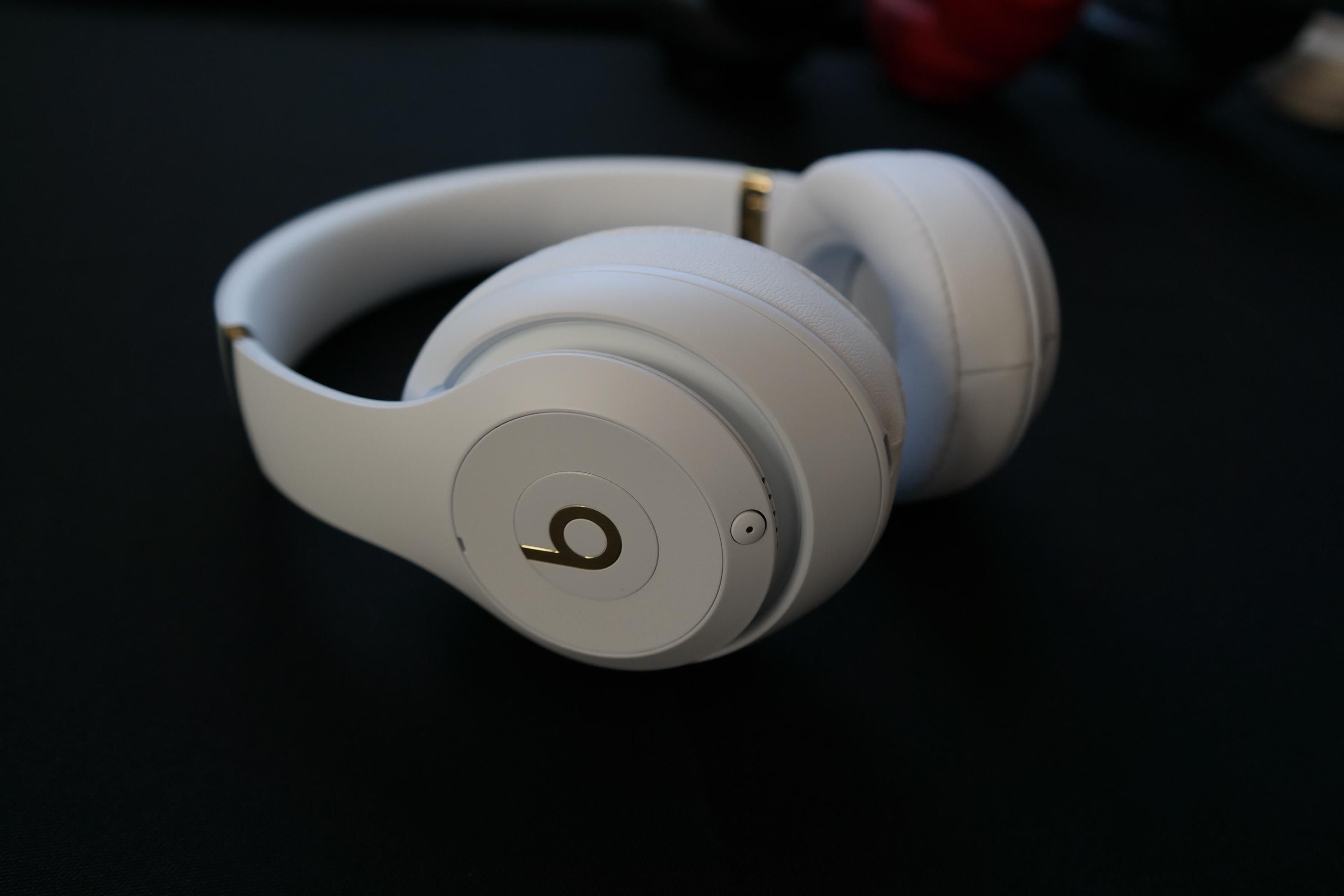 Apple chính thức ra mắt Beats Studio3 Wireless với nhiều cải tiến mới.
