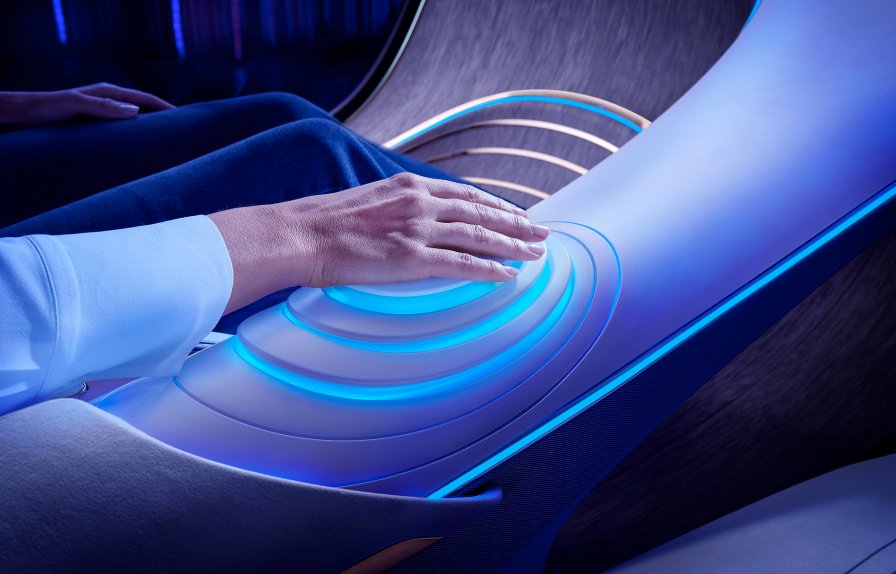 The control unit in the Mercedes-Benz VISION AVTR – inspired by AVATAR