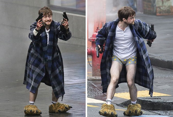 Diễn viên Harry Potter - Daniel Radcliffe lông nhông ngoài đường ...